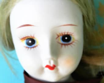 MUÑECA DE PORCELANA VINTAGE