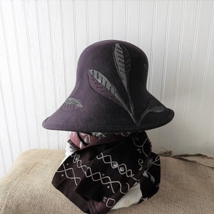 Made in Vermont/PURPLE WOOL CLOCHE Hat/Hand Painted