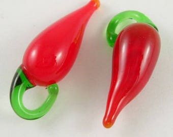 PV1     Lot de 10 breloques pendentifs piments 30x38mm en verre rouge