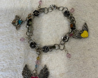 Bracelet à breloques coeurs fait main avec ailes d'ange