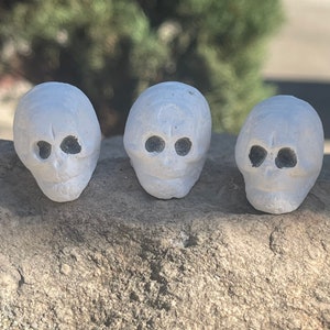 Mini Mexican Clay Sugar Skull For Arts and Crafts Día de Los Muertos Party Favor Decorations 1”
