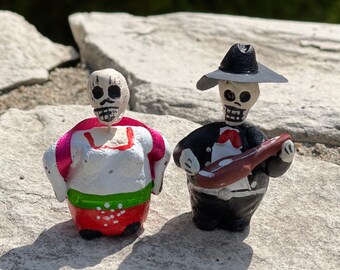SET of 2 - Mini Skeletons - Fat Mariachi And Singing Lady 2” Day of the Dead Skeletons Ofrenda Clay Barro Figurine Handmade