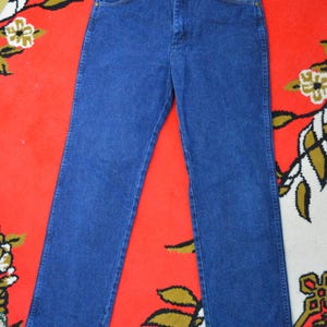 Vintage WRANGLE ladies jeans // navy dark blue classic straight cut mid rise denim 100% cotton / everyday vintage classic minimal capsule 31