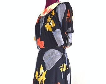 Vintage 1970s dress // black red beige bold print // Floral pretty floaty feminine midi garden party spring flowy crepe // UNIQUE timeless S