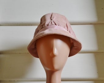1950's vintage pale pink bucket cloche hat // cute preppy femme light pink timeless 50s 60s 70s mid century dusty pink blush