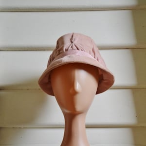 1950&#39;s vintage pale pink bucket cloche hat