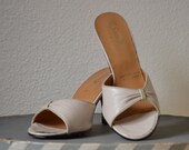Vintage cream beige leather mules 70s does 50s 6