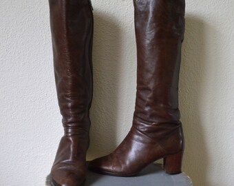 Vintage 1970's 80's dark brown leather knee high boots // mid low block heel Italian tall boots classic boho // 40 39 9