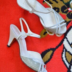 Sandalias vintage de los años 70 y 80 // Zapatos de tacón con tiras en el tobillo de piel de serpiente en azul pálido, verde y gris, para fiesta y noche, glamurosos, talla 7.5 AA imagen 2