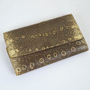Vintage 1960's lizard skin wallet // women's vintage wallet purse small retro beige grey snakeskin reptile leather purse clutch