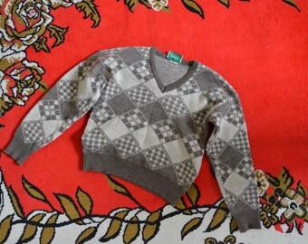 Vintage 1970s brown beige knit jumper // pull over sweater wool V neck Fair isle PREPPY classic academia Diamond check pattern basics S