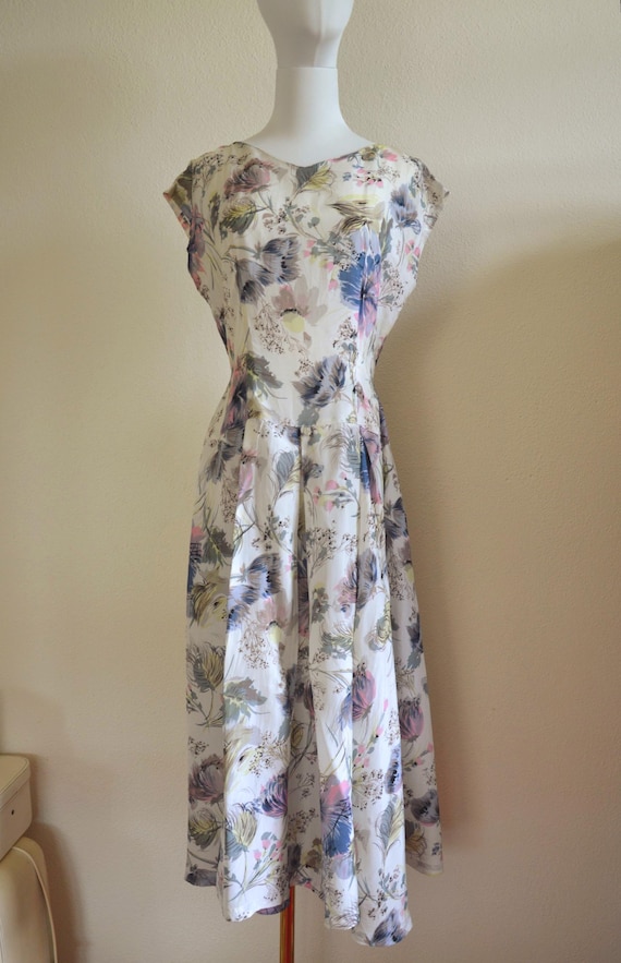 Vintage 1950s White floral day dress // pleated skirt DROP WAIST Autumn fall pink mauve pretty feminine pin up True Vintage mid century M L