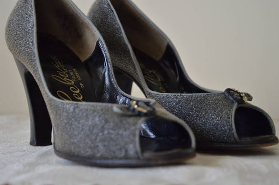 Silver Dollar shoes ~ Vintage late 40's grey open… - image 6
