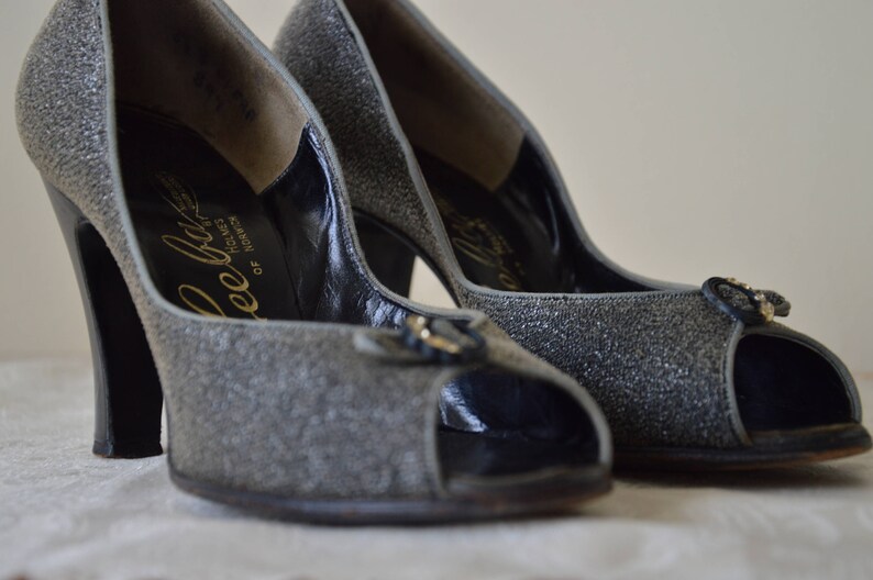 Silver Dollar shoes Vintage late 40's grey open toe heels 6 au image 6