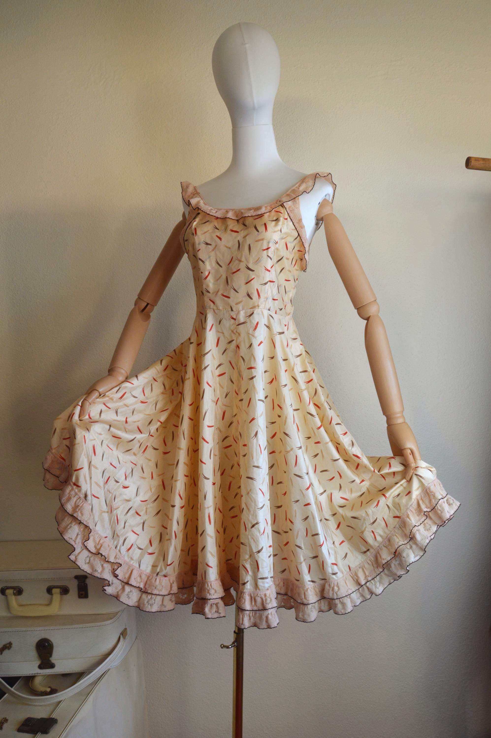 1970s Frilly Feminine Dress - Etsy