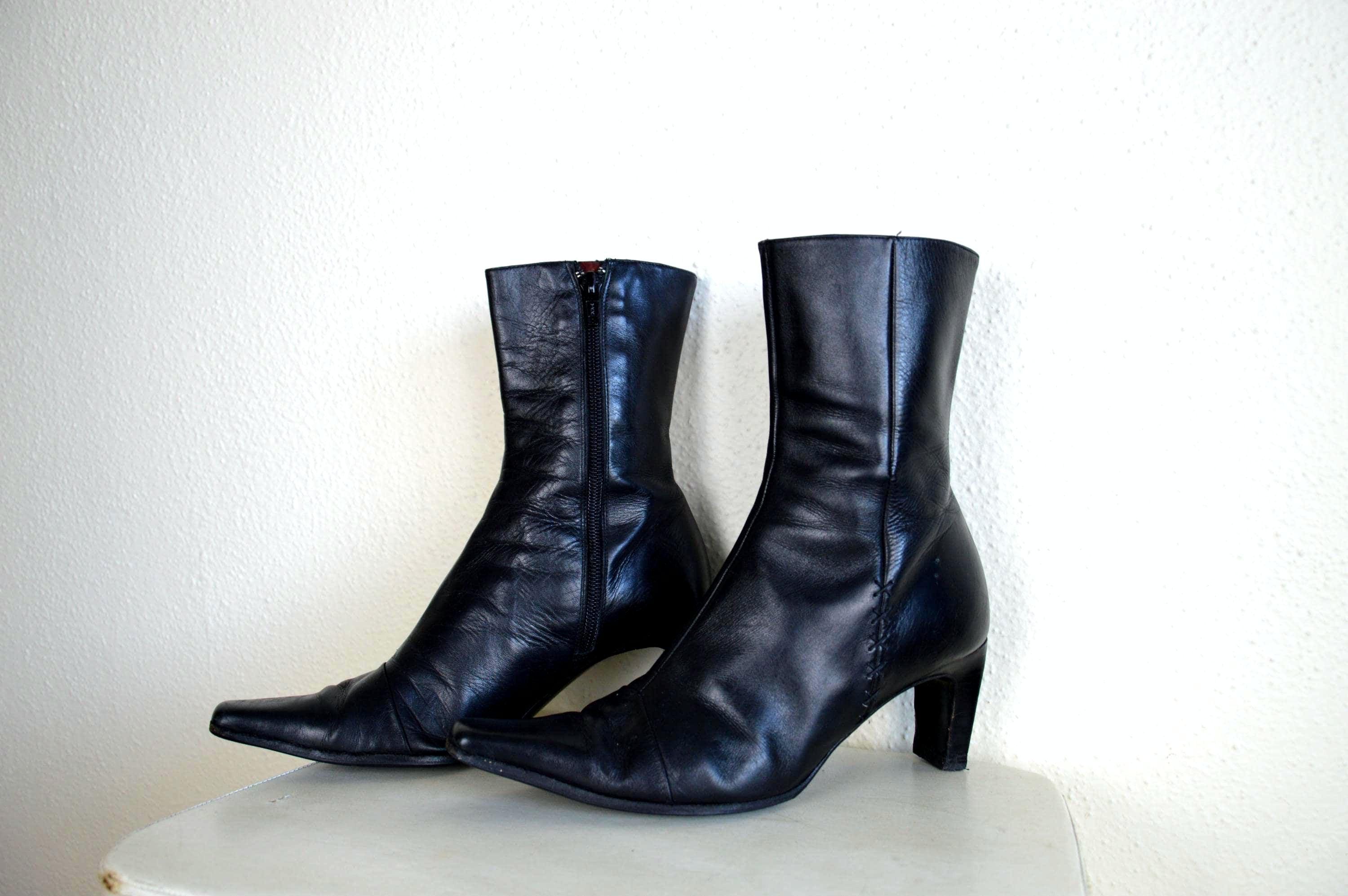 Vintage Early 2000's Y2k Black Leather Ankle Boots // Short Vintage Early 2000's Y2k Black Leather Ankle Boots // Short