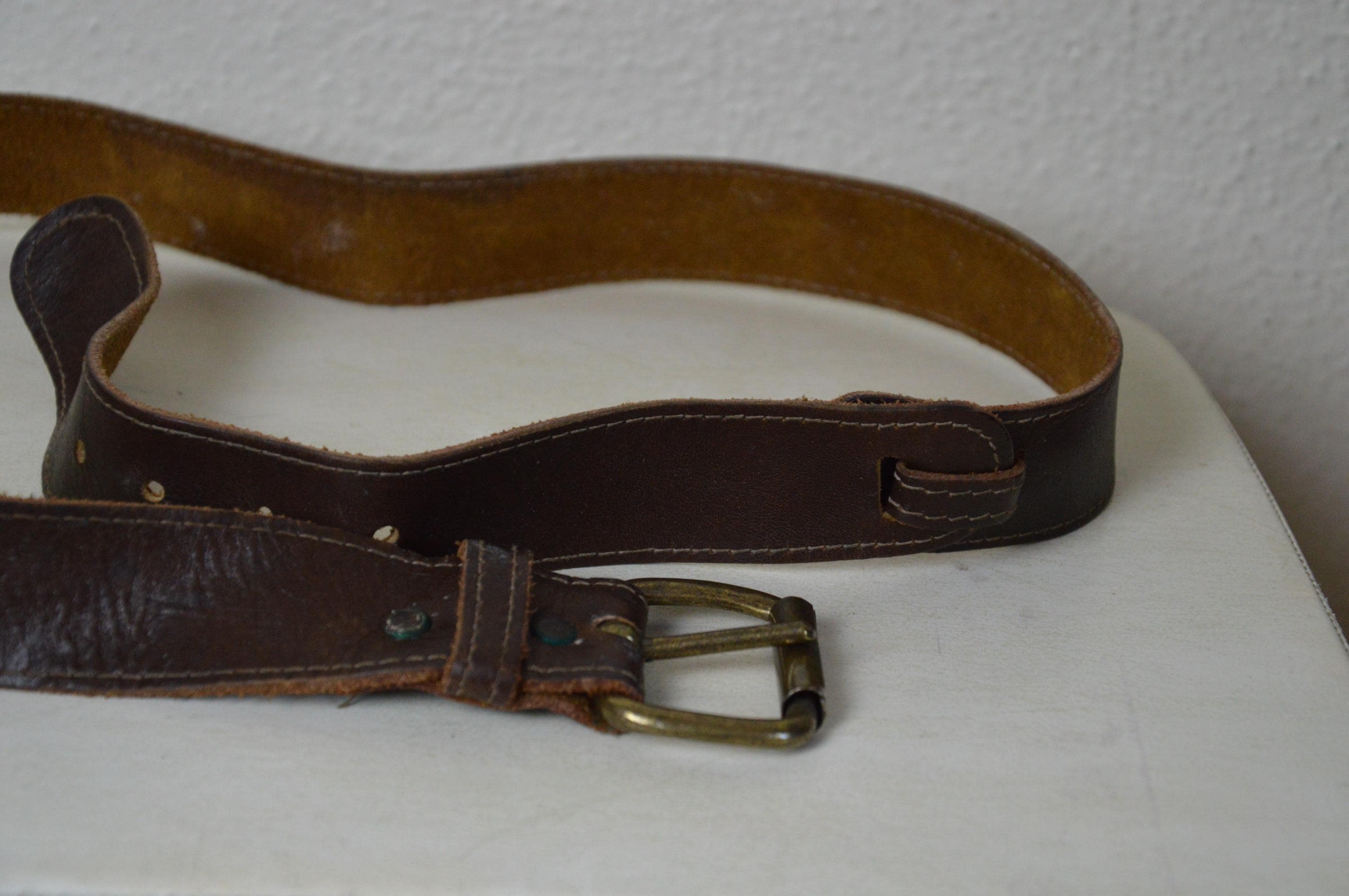 Vintage Belt 1970\'s Whimsical  Unisex Brass Leaf Buckle S Small Brown Leather Vintage 1970 main image 3
