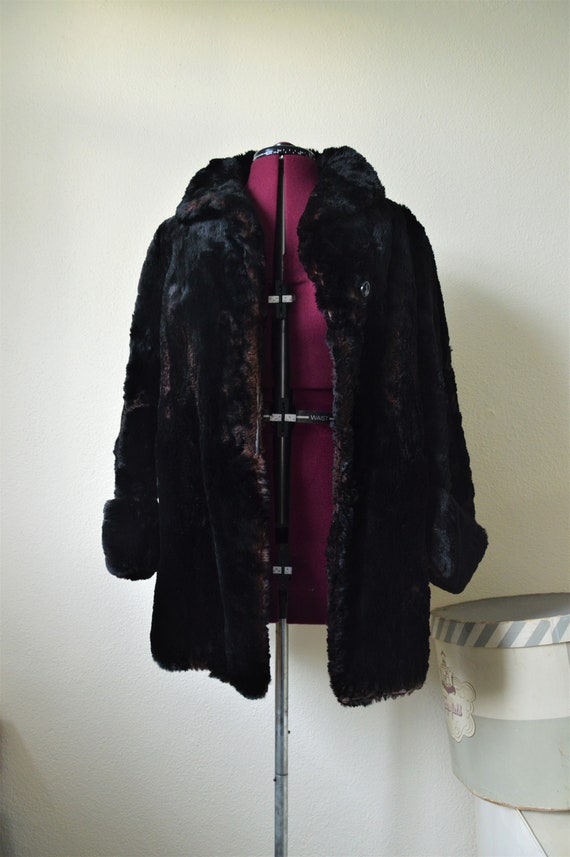 Vintage 1940's black fur coat // black brown lapi… - image 2