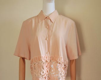 Vintage 1980s 90s pink blouse // cropped lace trim unique blush salmon t shirt button down // everyday basics shoulder pads oversized L
