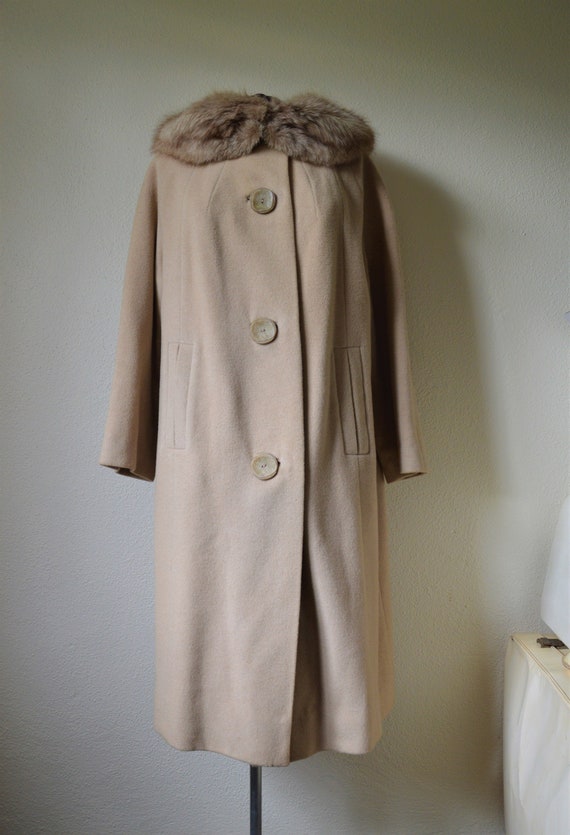 Vintage 1950's beige camel coat // wool coat blue 