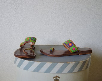 Vintage 70's thongs flip flops sandals // rainbow woven mirror shoes // boho hippy // 6
