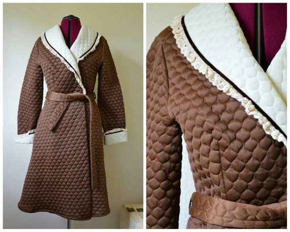 Vintage 1960's 70s quilted dressing gown // robe n