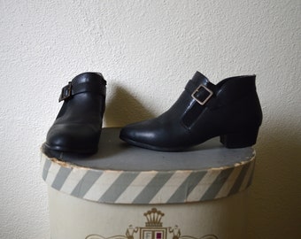 Vintage 1990's 2000's leather shoes // black ankle booties boots // loafers brogues buckle Elven shoes // 37 6.5