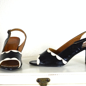 Vintage 1970's shoes // black cream white sandals // block heel slingback peep toe summer spring stylish cute 1960's patent leather unique 6