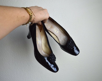 Vintage 1960's black patent shoes // mid heel pump loafer everyday MOD mid century cute feminine unique pom pom evening shoes 60s // 7.5