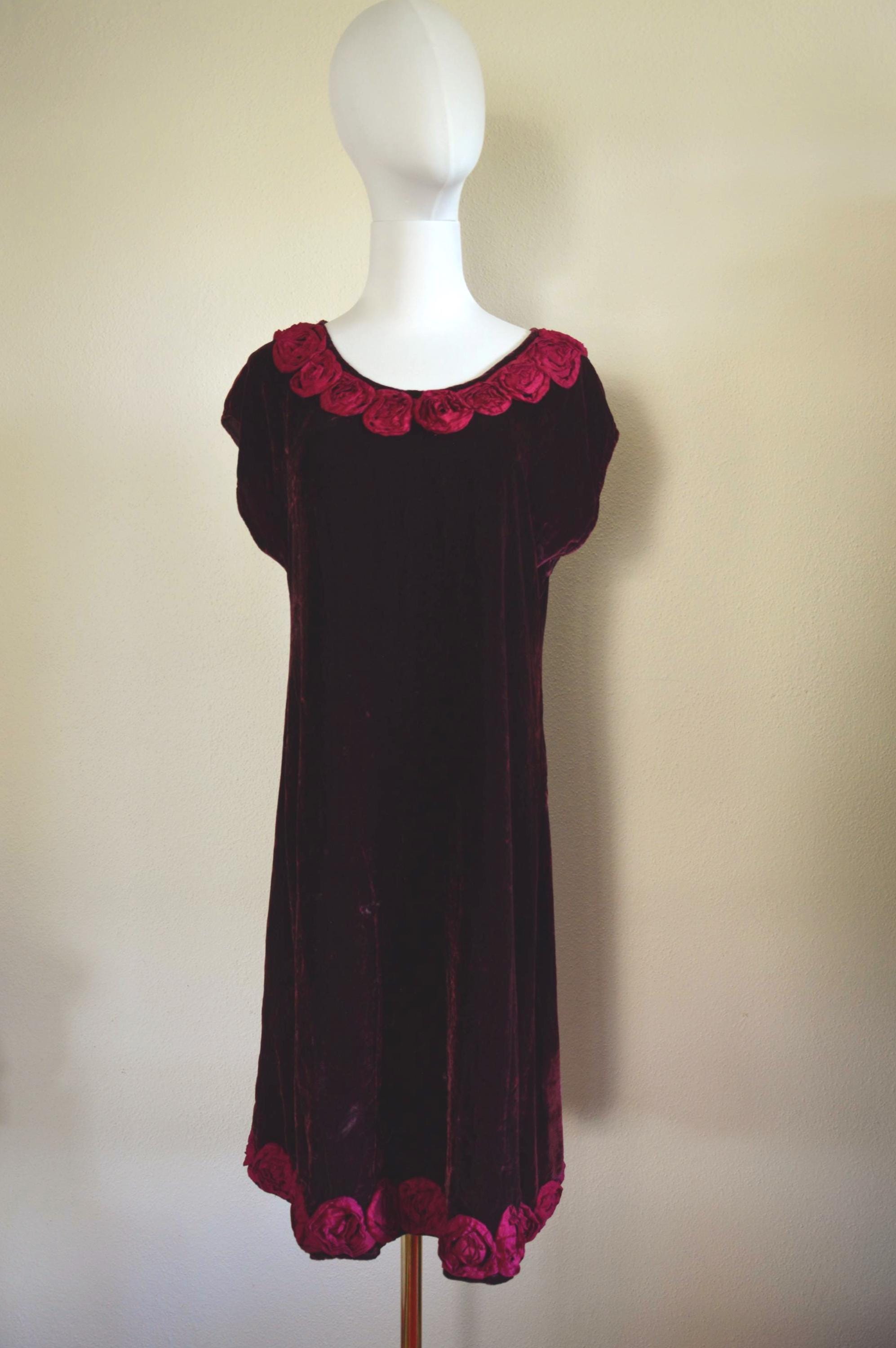 90s pink velvet dress 7 People Lady Gaga feature_Corset Below The Knee Length Size:36E