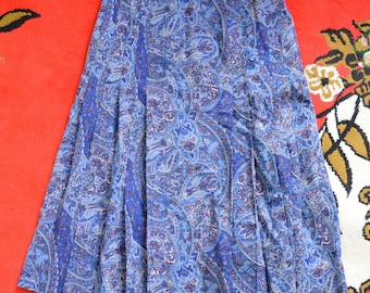 Vintage 1970's blue PAISLEY skirt // PLEATED midi long below knee high waist skirt // unique 70s 80s retro floral // retro maximalist M