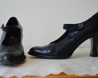 Vintage 90s Italian Black leather Franco Burrone Mary Janes heels 7.5