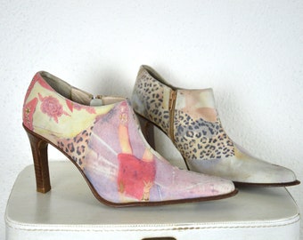 Vintage 2000's Y2K ankle boots // unique Anna Fiori Italian designer UNIQUE kitsch cute print beige pink heel pointed toe leather suede 37