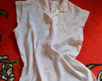 Vintage pale pink 1980s floral blouse / hand embroidered cap sleeve pretty COTTAGE CORE feminine delicate classic baby pink lace shirt top M