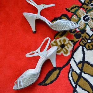 sandales vintage des années 1970 1980 // escarpins à talons en cuir avec bride à la cheville et lanières de serpent, chaussures de soirée glamour à lanières 7,5 AA