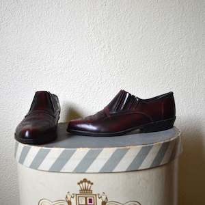 Vintage 1980&#39;s ankle boots // western cowboy burgundy ankle booties // point toe low heel loafer shoes // 6