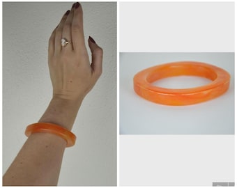 Vintage 1960s orange bangle // plastic MOD modern classic marbled bangle bracelet // retro fun unique jewelry GIFT for her collectable