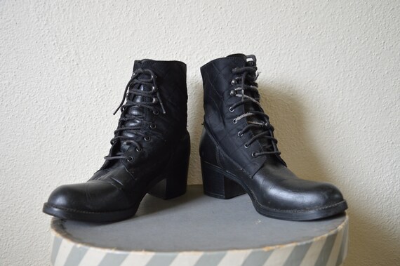 Vintage 90s black leather ankle boots // quilted … - image 7