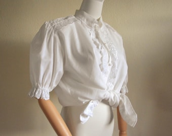 Vintage 1980s white cotton eyelet lace blouse // frilly puff sleeve COTTAGE CORE classic timeless feminine minimalist everyday basics M L