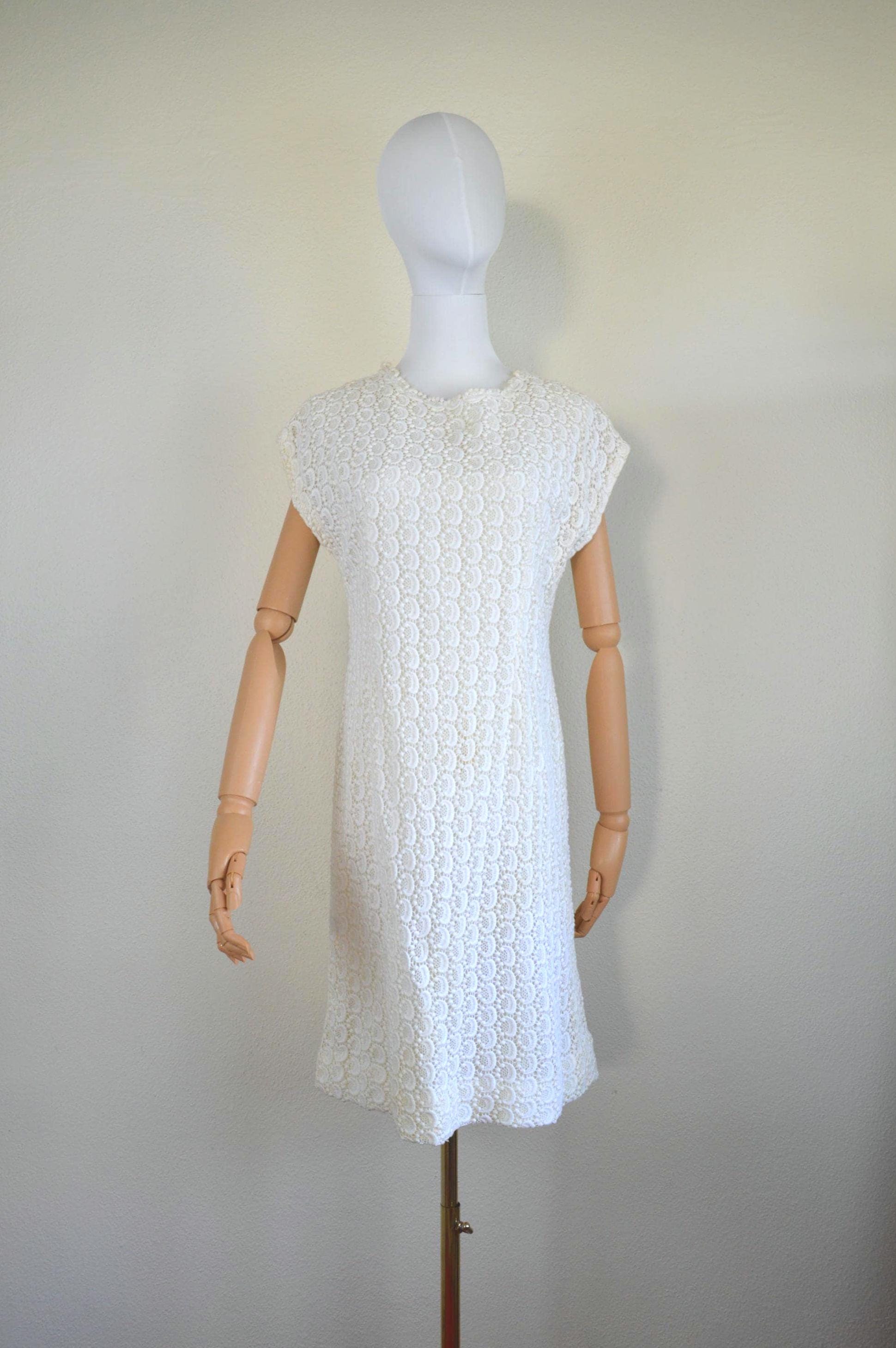 Vintage 1960's White lace shift dress // cotton eyelet floral pretty feminine CLASSIC mid century simple wedding dress 60s short timeless M Vintage 1960's White lace shift dress // cotton eyelet floral pretty feminine CLASSIC mid century simple wedding dress 60s short timeless M