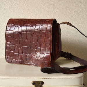 Vintage 1990er braune Ledertasche// Ledertasche // Ranzen im Reptil Look MINIMALISTISCH klassisch 2000er Crossbody lange Umhängetasche CLASSIC //