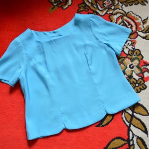 Vintage 1980's blue blouse // shirt top button back 80s does 50s cute timeless MINIMALIST classic square neck summer shirt draped // M L