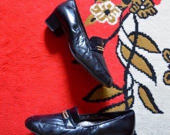 Vintage 1970s black leather heel loafers // square toe gold accent 80s 90s mid block heel everyday / Dark ACADEMIA preppy minimal 39.5 9 b