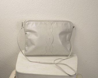 Vintage 1970's 80s cream crossbody bag // square rectangular vegan leather ivory off white // classic UNIQUE shoulder thrift style plaited