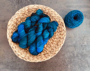 Spirit of the Nereiden, Hand-dyed sock yarn, acid-dyed, 4-ply, glitter, tweed, merino, 6-ply