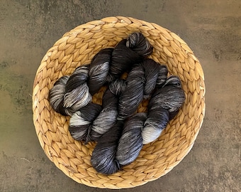 SHADOW, Hand-dyed wool, acid-dyed yarn, skein or wound, fingering 4-ply, tweed, glitter, sock yarn