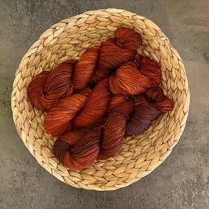 ARANCIONE SCURO, Lana tinta a mano, filato tinto a mano, tinto con coloranti acidi, come matassa o avvolto, filato a 4 fili, glitter, tweed, merino