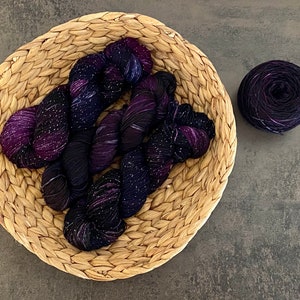 HADES, Filato per calze tinto a mano, tinto con acido, 4-ply, 6-ply, tweed, glitter, merino