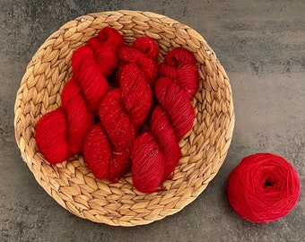 RUBRA / ROT, Handgefärbte Wolle, Handdyed Yarn, Sockenwolle, mit Säurefarben gefärbt, Fingering 4-fach, Tweed, Glitzer Sockenwolle