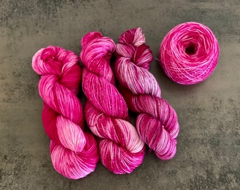 KISS OF THE APHRODITE // Valentine's Day special coloring // Hand-dyed wool, hand-dyed yarn, different types of wool, 4-ply, merino, 6-ply, glitter